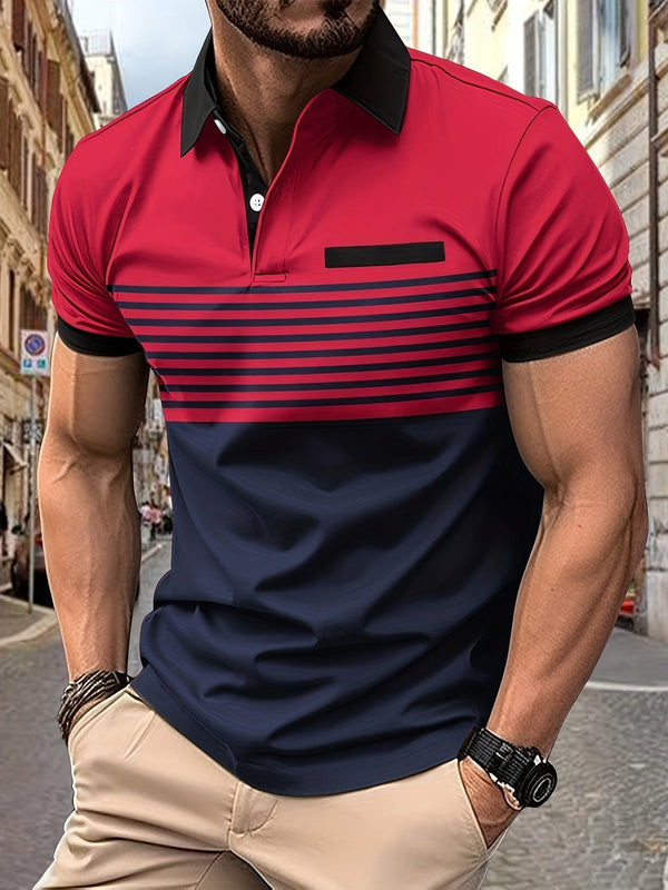 Homme portant un polo rouge et bleu marine à rayures, manches courtes, col noir, dans une rue urbaine. Mode masculine, style décontracté.