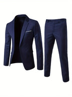 Costume homme bleu marine élégant, veste et pantalon assortis, style moderne, idéal pour affaires ou occasions formelles. Mode masculine chic.