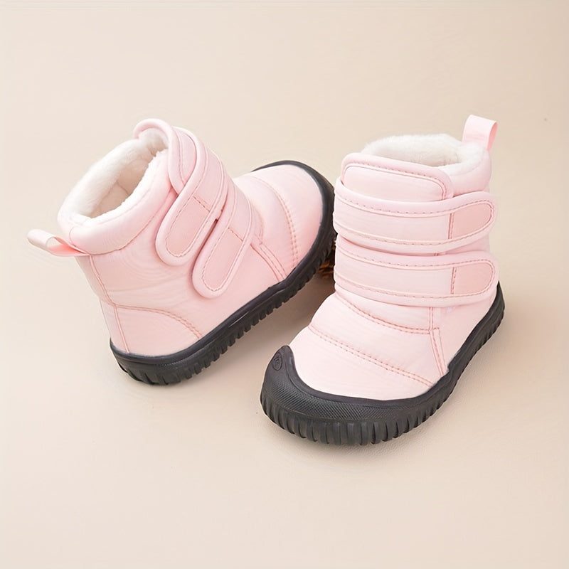 Bottes d'hiver roses pour enfants avec doublure en fourrure, semelle antidérapante noire et fermeture à scratch, idéales pour temps froid.