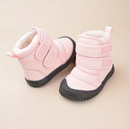 Bottes d'hiver roses pour enfants avec doublure en fourrure, semelle antidérapante noire et fermeture à scratch, idéales pour temps froid.