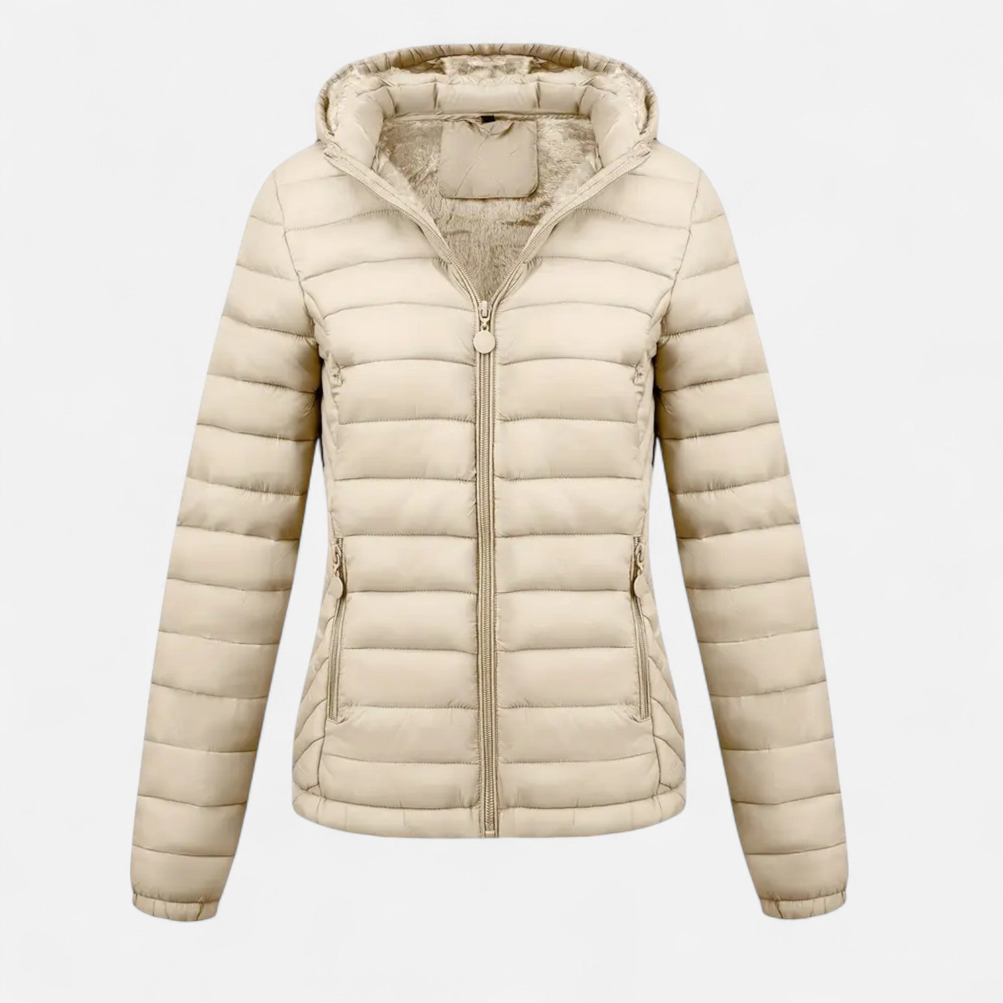 Doudoune beige à capuche pour femme, fermeture éclair, design matelassé, idéale pour l'hiver. Veste chaude et élégante, mode féminine.