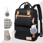 Sac à dos noir élégant avec détails en cuir marron, porte-clés licorne, poches multiples, bretelles ajustables et tissu résistant. Accessoire mode pratique.