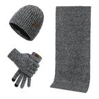 Ensemble d'hiver gris en tricot: bonnet, écharpe et gants tactiles. Accessoires chauds et élégants pour homme. Idéal pour le froid.
