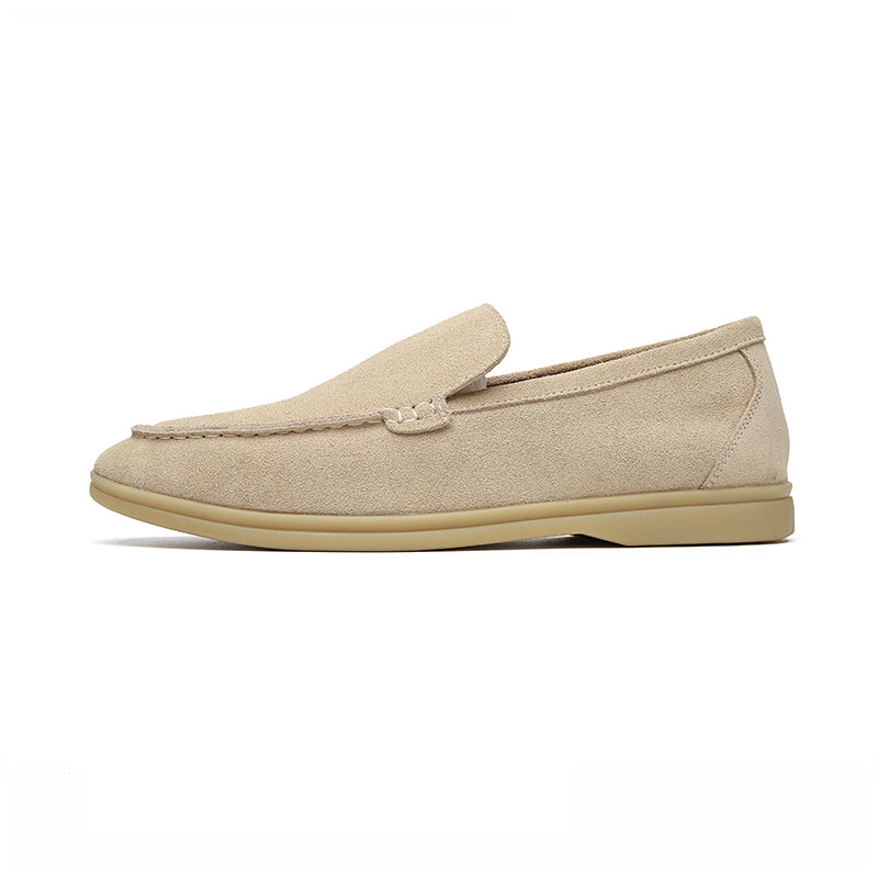 Mocassin beige en daim pour homme, semelle en caoutchouc, style décontracté et élégant, idéal pour la mode masculine et le confort quotidien.