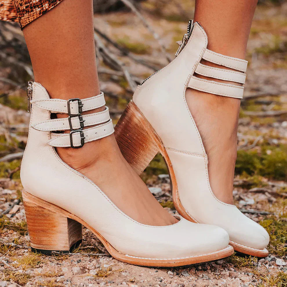Chaussures à talons beiges pour femme avec brides à boucles, design élégant et moderne, parfaites pour la mode automne, confort et style assurés.
