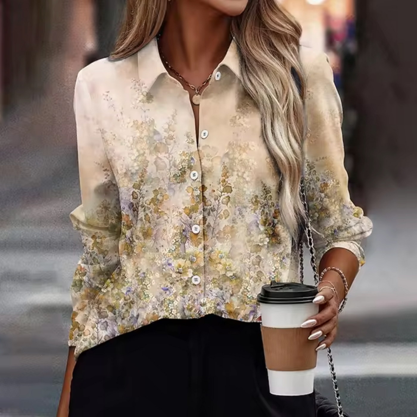 Blusa con estampado floral de fresia