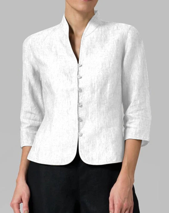 Blazer femme blanc en lin, manches trois-quarts, col mao, boutons argentés, élégant et moderne, idéal pour tenue professionnelle ou décontractée.