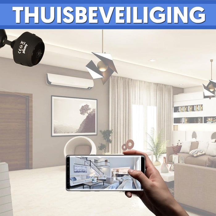 Caméra de sécurité intérieure connectée à un smartphone dans un salon moderne, illustrant la surveillance domestique intelligente et la sécurité à domicile.