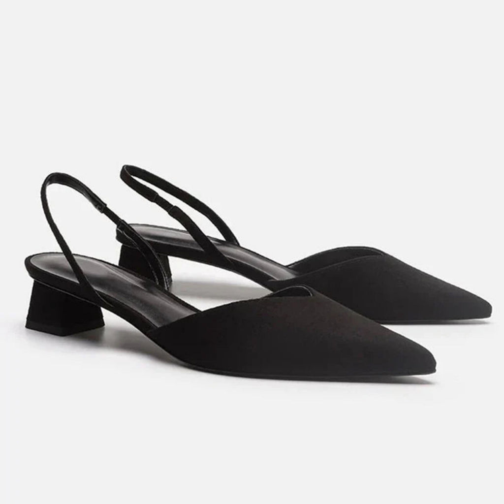 Chaussures slingback noires élégantes à talons bas, design pointu, idéales pour un look chic et moderne. Mode féminine, confort et style.