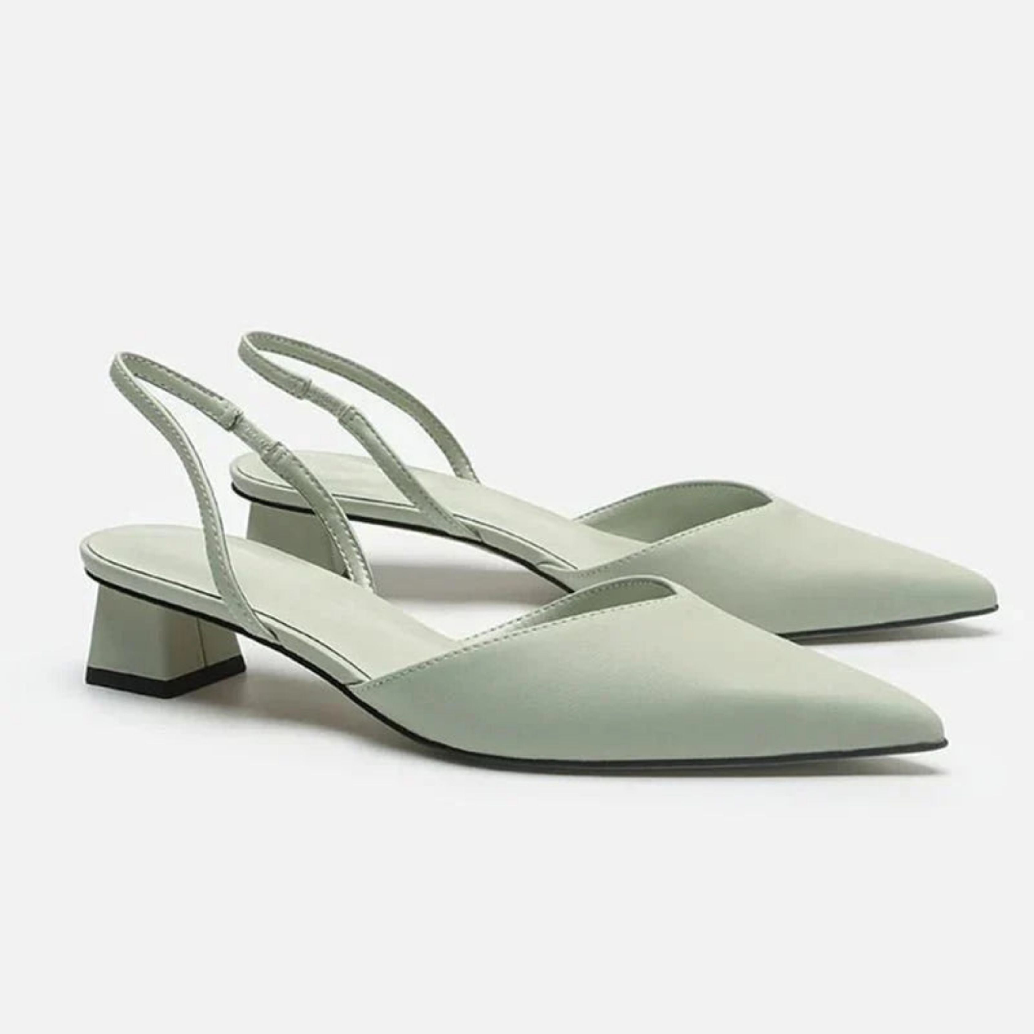 Chaussures slingback vert menthe à talons bas, design élégant et moderne, idéales pour un look chic et confortable. Mode femme printemps-été.