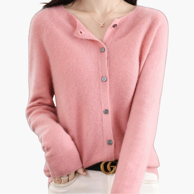 Cardigan rose en cachemire pour femme, manches longues, boutons argentés, col en V, style élégant et confortable, mode automne-hiver.
