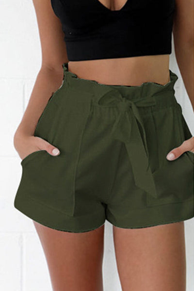 Pantalones cortos de mujer con cintura paper bag, cinturón para anudar y corte relajado.