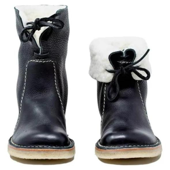 Bottes en cuir noir avec doublure en fourrure blanche, lacets noirs, semelles en caoutchouc beige. Chaussures d'hiver élégantes et confortables.