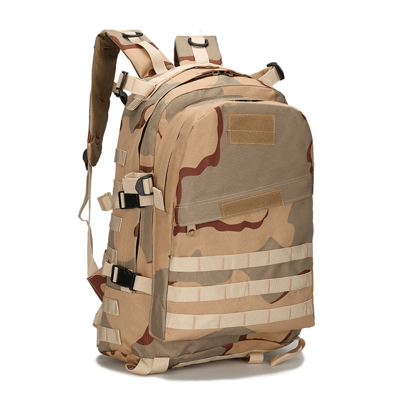 Sac à dos militaire camouflage beige, robuste et spacieux, idéal pour randonnée, camping et activités extérieures. Design tactique avec multiples poches.