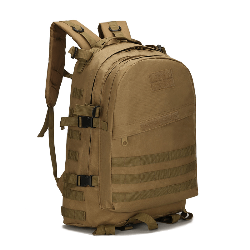 Sac à dos tactique militaire beige, grande capacité, avec sangles réglables et multiples poches, idéal pour randonnée et activités extérieures.