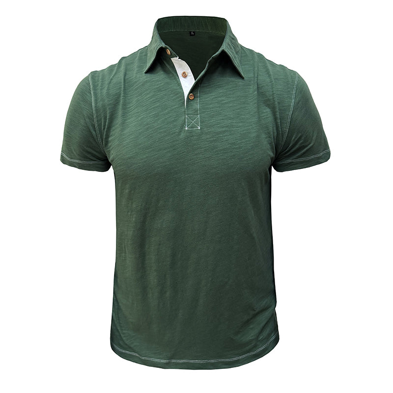 Polo vert pour homme, manches courtes, col boutonné, style décontracté. Tissu en coton, idéal pour mode estivale et tenue quotidienne.