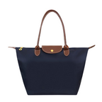 Sac à main en nylon bleu marine avec poignées en cuir marron, design élégant et pratique, idéal pour la mode féminine et le quotidien.