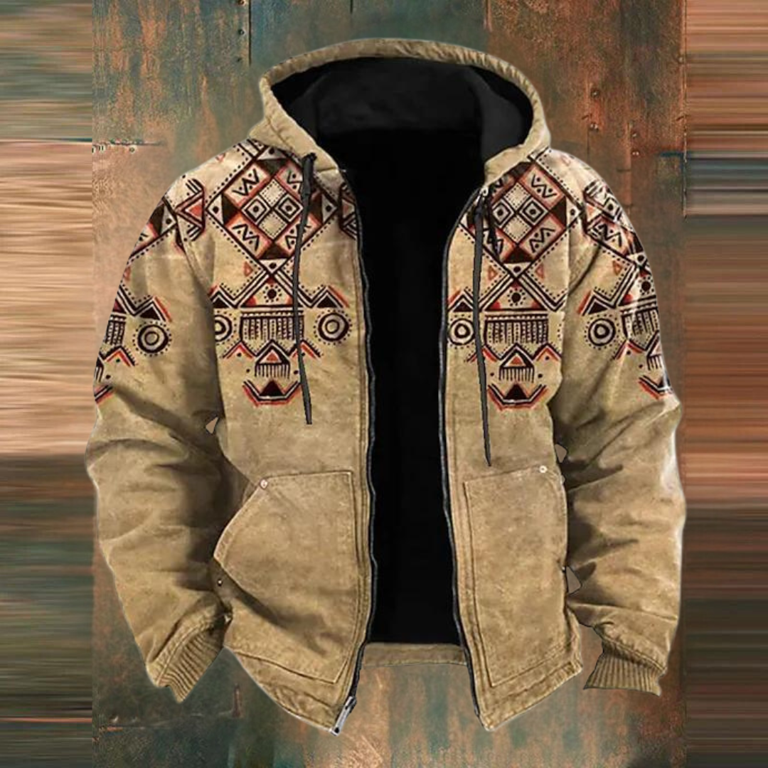 Veste à capuche en daim beige avec motifs géométriques ethniques colorés, style bohème chic, sur fond texturé. Mode automne-hiver tendance.