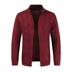 Gilet en maille torsadée bordeaux pour homme, col rond, boutons noirs, style élégant et chaud, idéal pour l'automne et l'hiver.