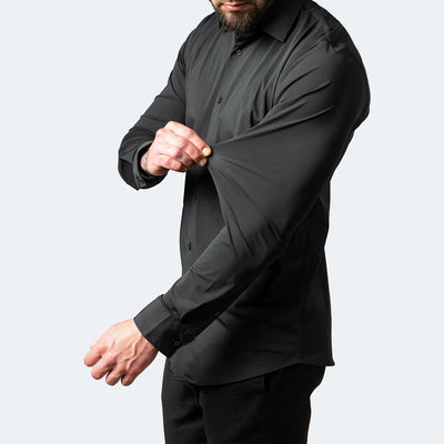 Camisa elástica para hombre para máxima comodidad.