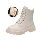 Botte blanche en cuir avec semelle épaisse, lacets et doublure en fourrure synthétique. Chaussure d'hiver tendance et confortable pour femmes.