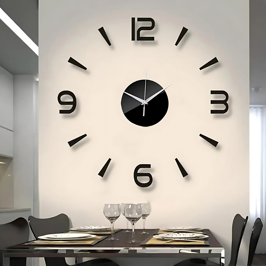 Horloge murale moderne noire sur mur blanc, chiffres minimalistes, décor de cuisine élégante, table à manger avec verres à vin.
