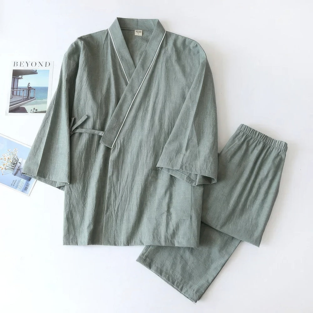 Tenue de détente en lin vert, style kimono, avec haut à manches longues et pantalon assorti. Confortable et élégant pour la maison.