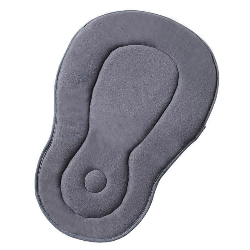 Coussin réducteur de siège auto bébé gris, ergonomique et doux, idéal pour confort et sécurité, accessoire essentiel pour poussette et siège auto.
