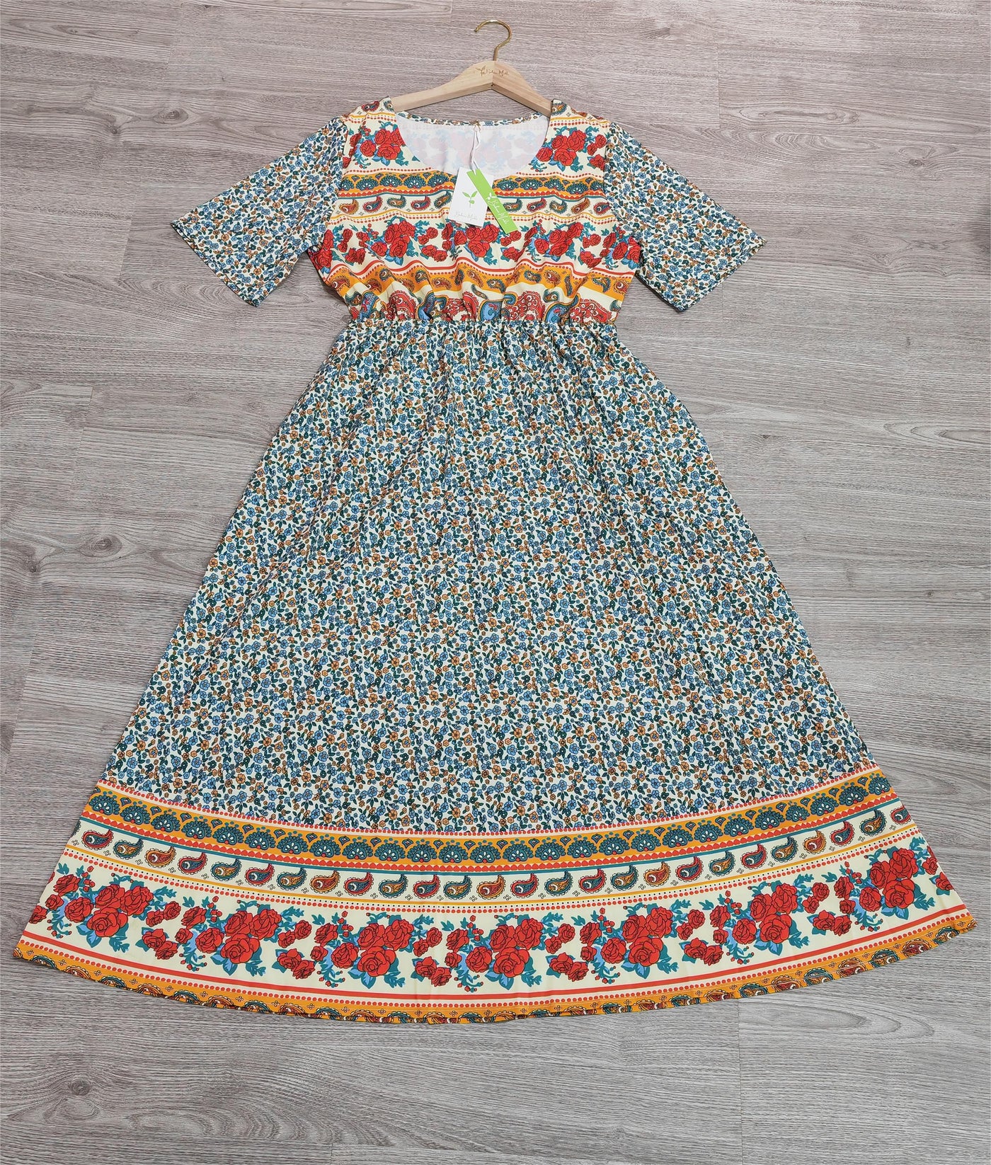 Helga - Robe midi particulière avec col rond