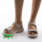 Sandales orthopédiques beiges pour femmes, avec semelle ergonomique et fermeture velcro, offrant confort et soutien pour la marche.