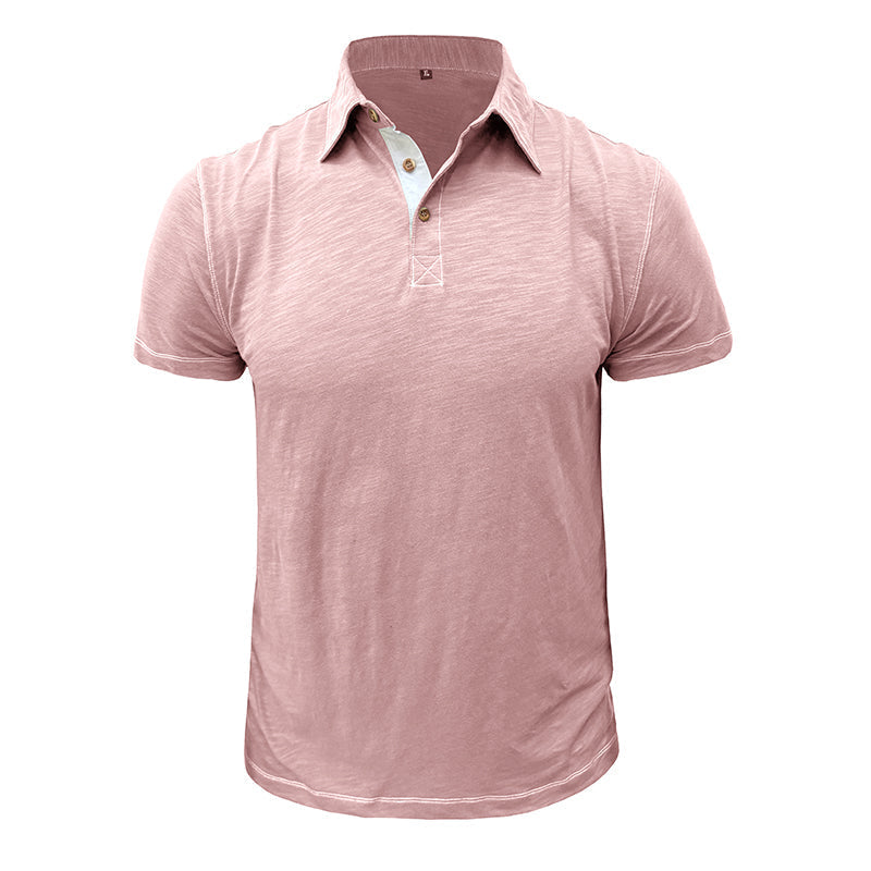 Polo rose pour homme, manches courtes, col boutonné, style décontracté, tissu léger. Mode masculine, vêtement estival tendance.