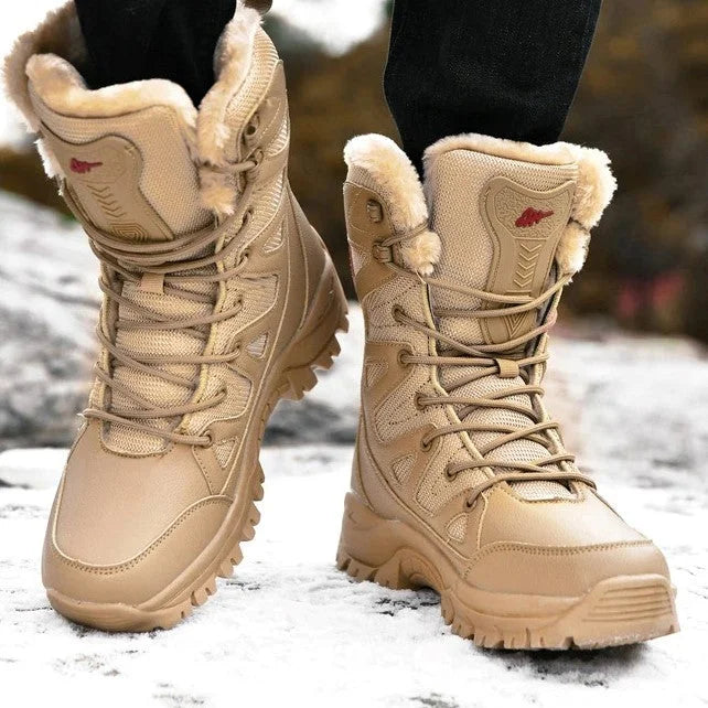 Bottes d'hiver beige pour homme avec doublure en fourrure, semelle antidérapante, idéales pour la randonnée en montagne enneigée.