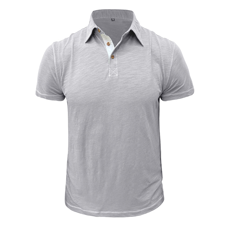 Polo gris pour homme, manches courtes, col boutonné, tissu léger. Mode masculine, vêtement décontracté, style élégant et moderne.