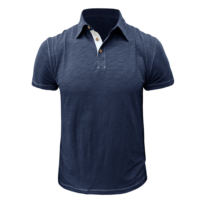 Polo bleu marine pour homme, manches courtes, col boutonné, tissu texturé. Mode masculine élégante, tenue décontractée chic.