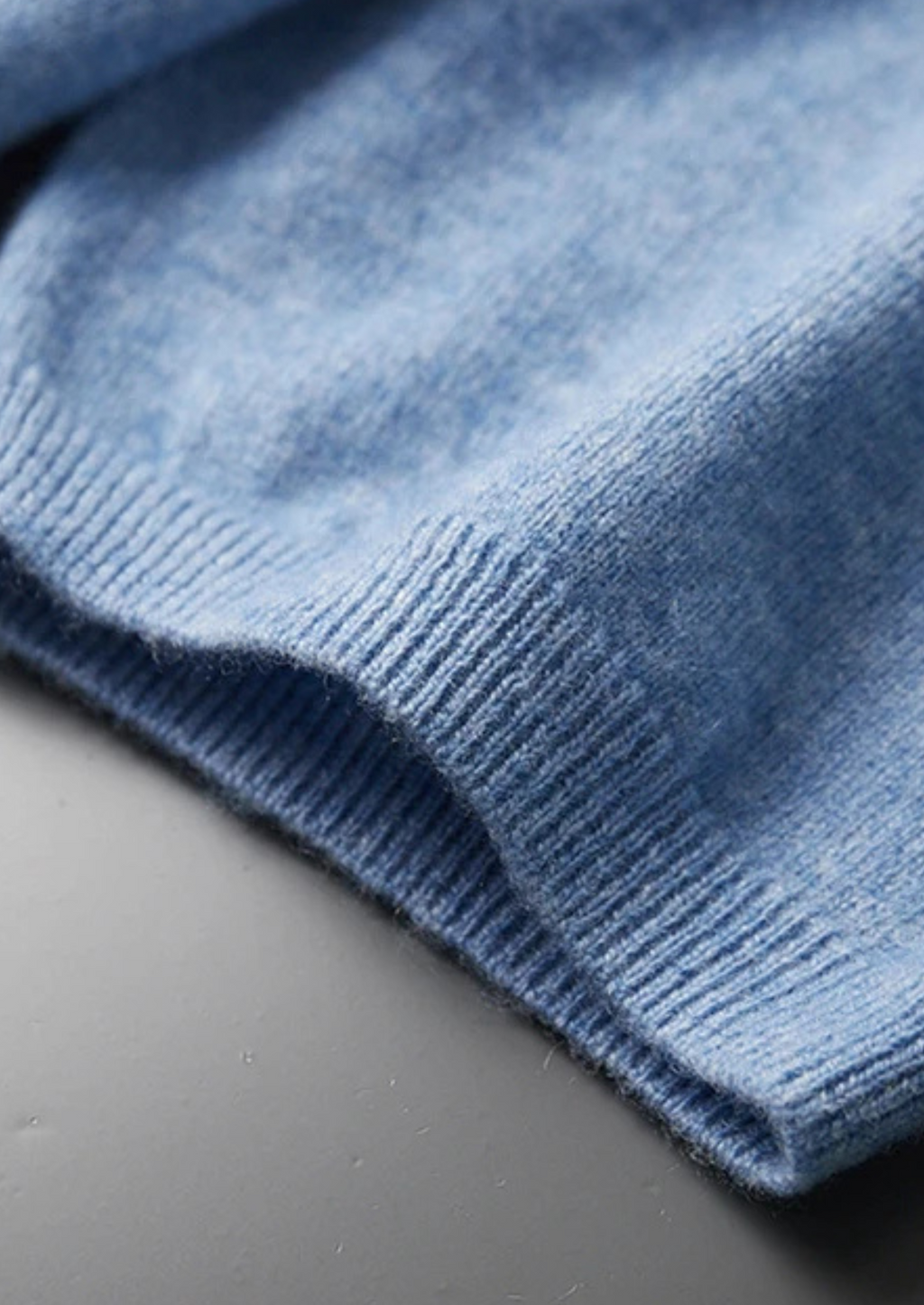 Kortærmet blå strikket polo til mænd