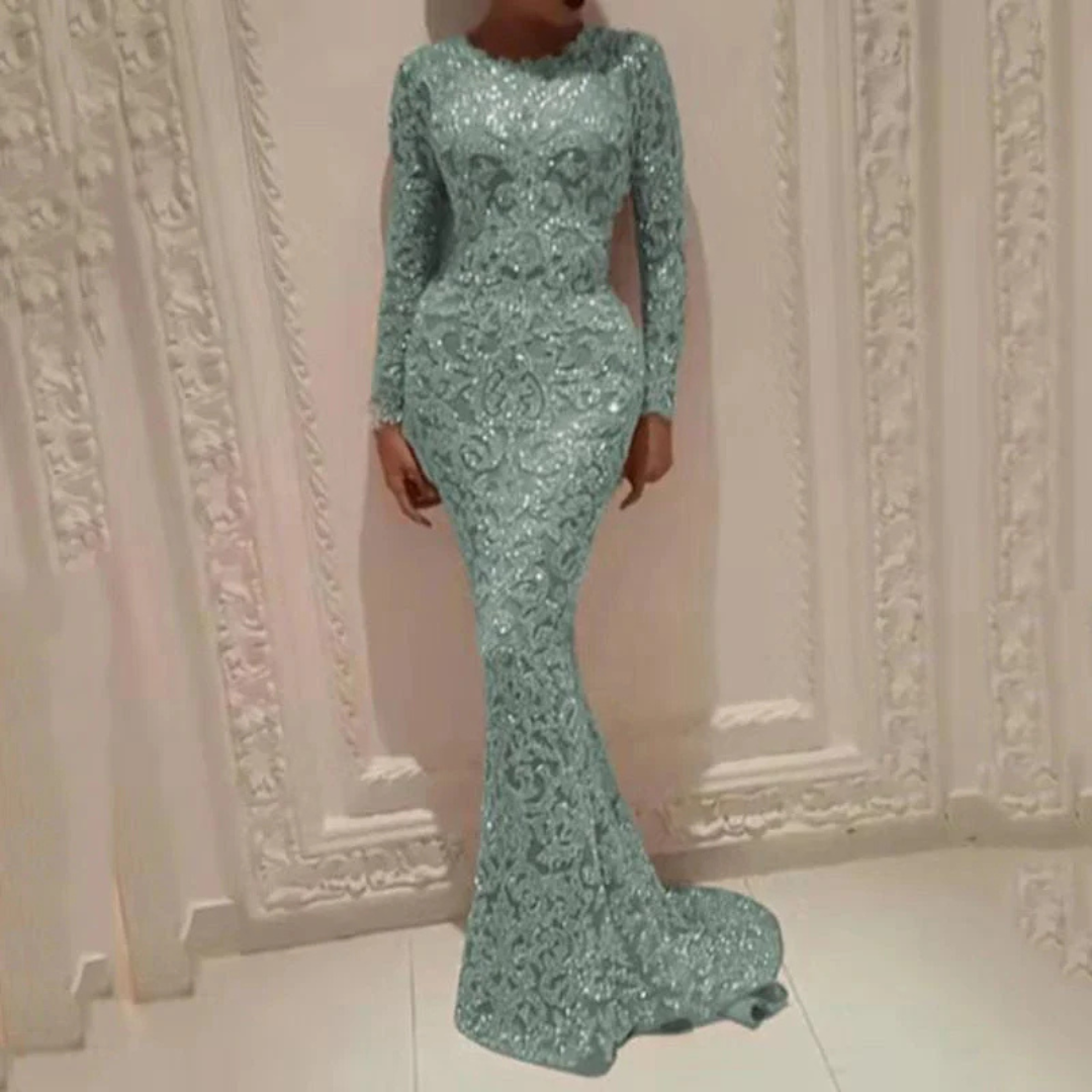 Robe de soirée longue en dentelle bleue scintillante, manches longues, coupe sirène, élégante et glamour, idéale pour événements formels.