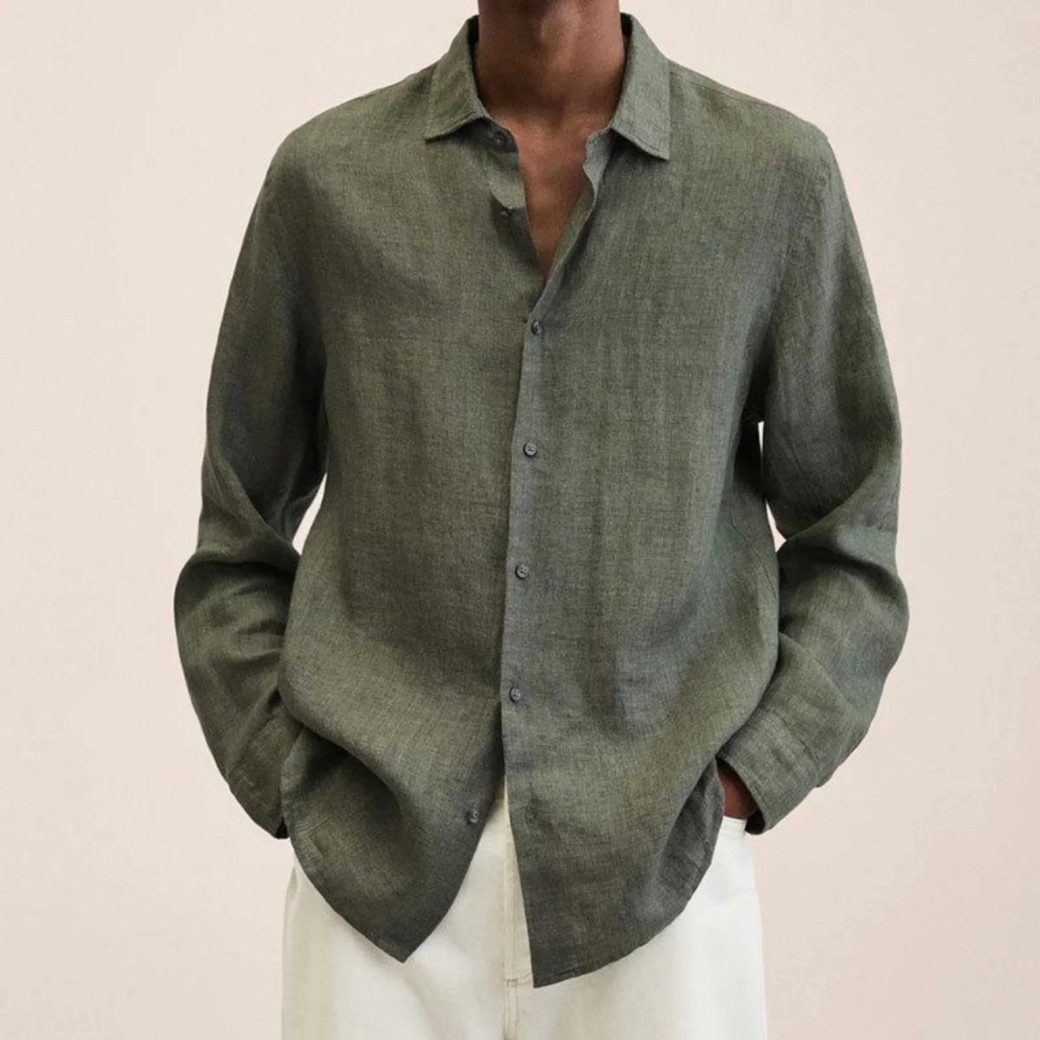 Chemise en lin vert olive pour homme, manches longues, col classique, boutons, style décontracté, élégance moderne, mode masculine tendance.