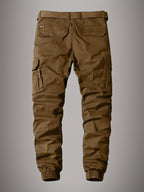Pantalon cargo marron pour homme, style décontracté, avec poches latérales et ceinture intégrée. Mode masculine, vêtements outdoor, tendance automne.
