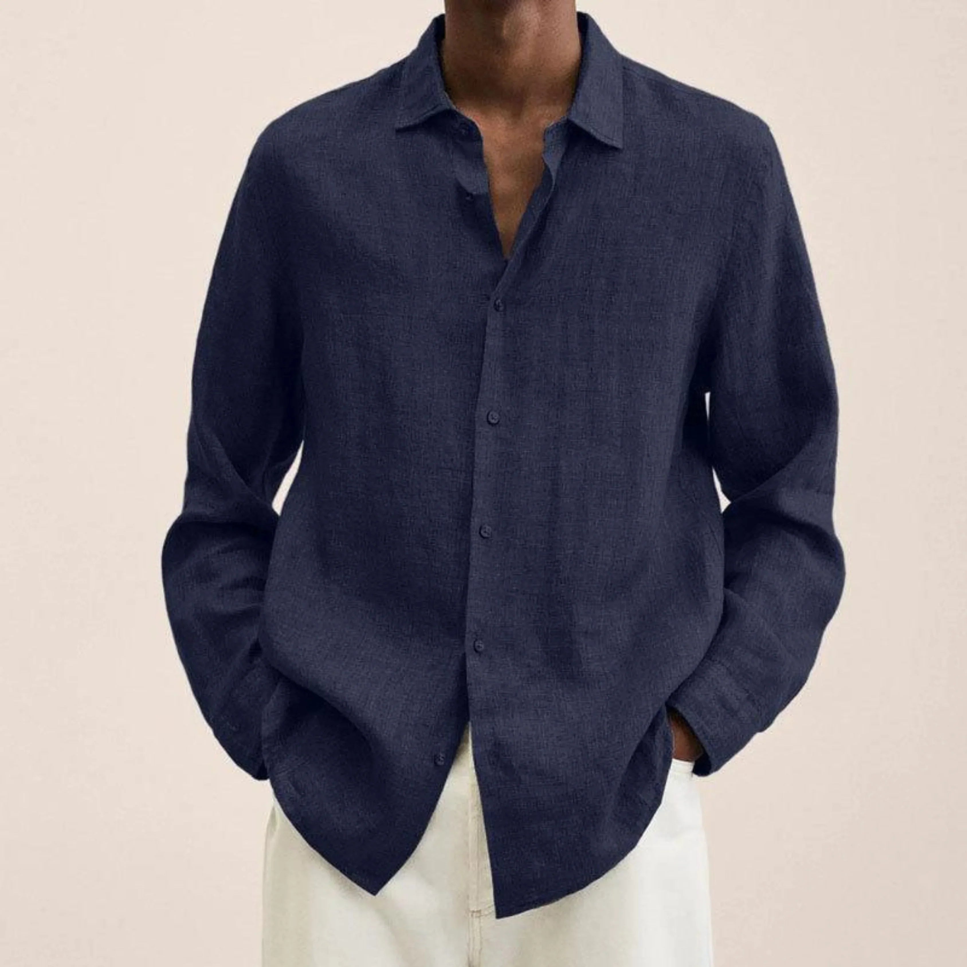 Chemise en lin bleu marine pour homme, manches longues, col classique, style décontracté, idéale pour mode masculine élégante et estivale.