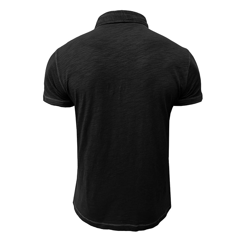Polo noir uni pour homme, vue de dos, manches courtes, col classique. Tissu léger et confortable, idéal pour un style décontracté et élégant.