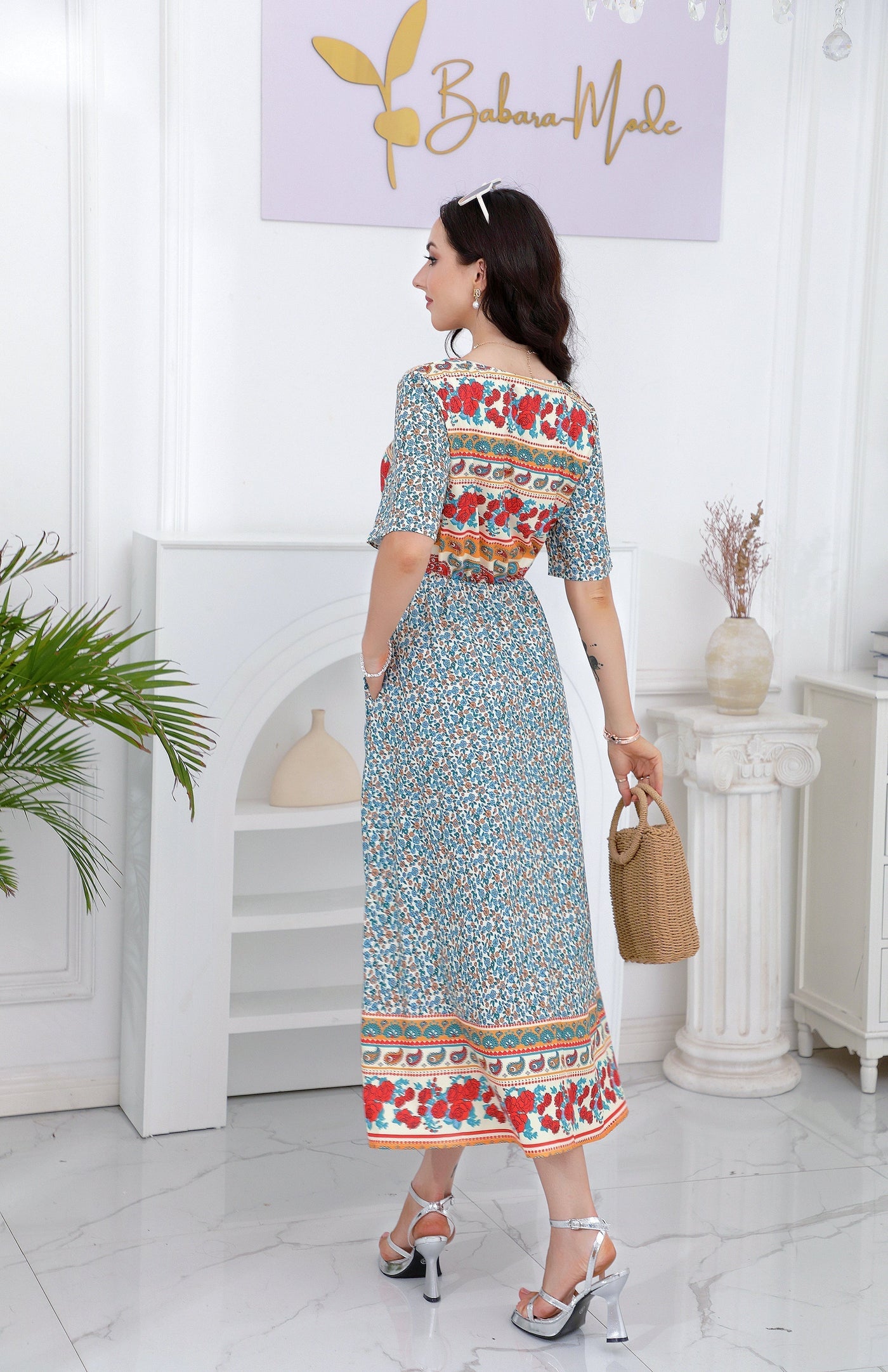 Helga - Robe midi particulière avec col rond