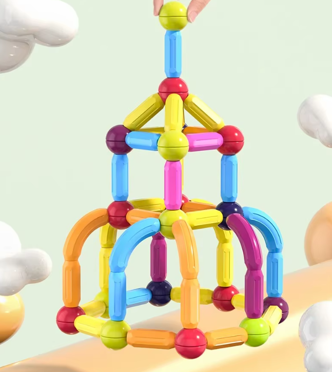 Structure en bâtonnets magnétiques colorés, formant une tour complexe. Jouet éducatif pour enfants, développement de la créativité et de la motricité.