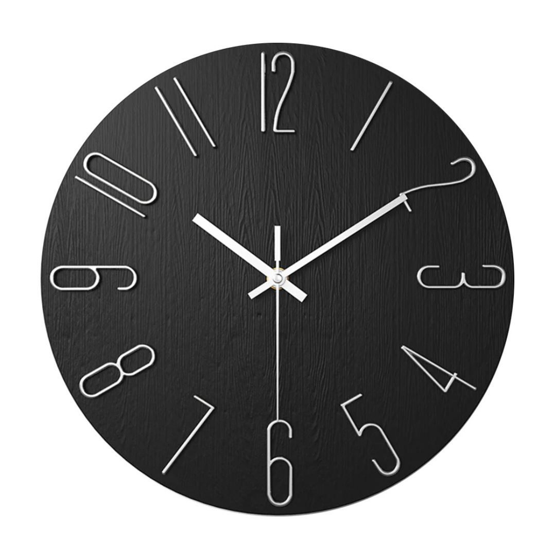 Horloge murale ronde noire avec chiffres blancs modernes et aiguilles argentées, design minimaliste, décoration intérieure élégante.
