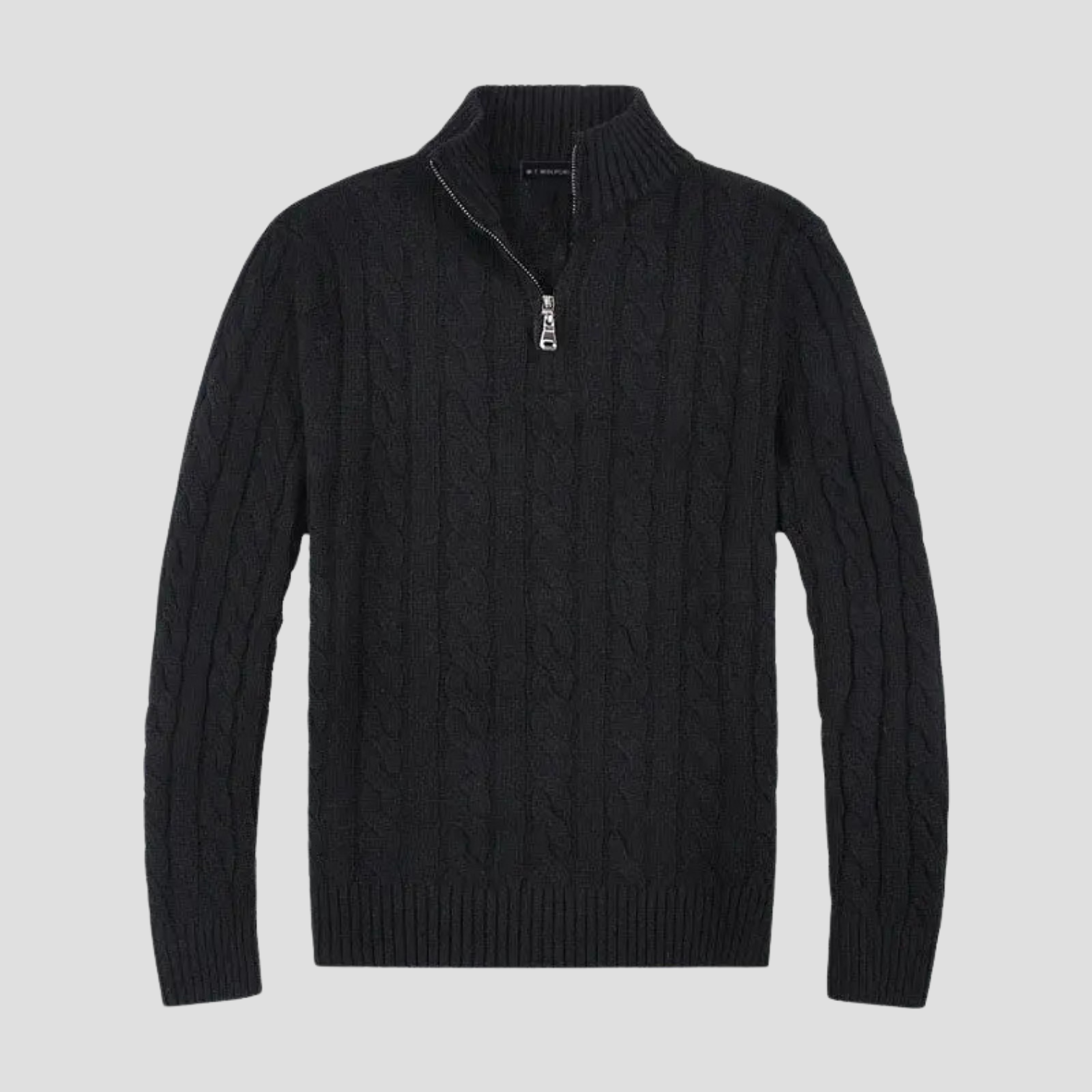 Pull noir en laine torsadée avec col zippé, style élégant et chaud, idéal pour l'hiver. Mode homme, vêtement tendance et confortable.