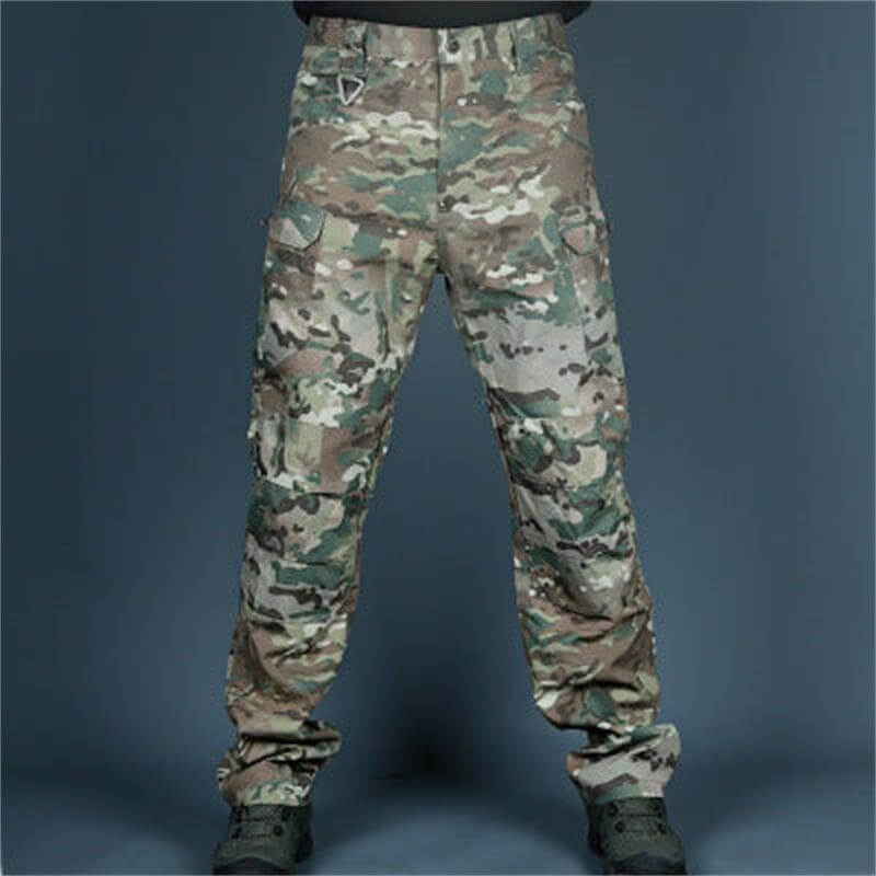 Pantalon camouflage militaire, motif multicolore, poches latérales, style tactique, idéal pour activités extérieures et airsoft.