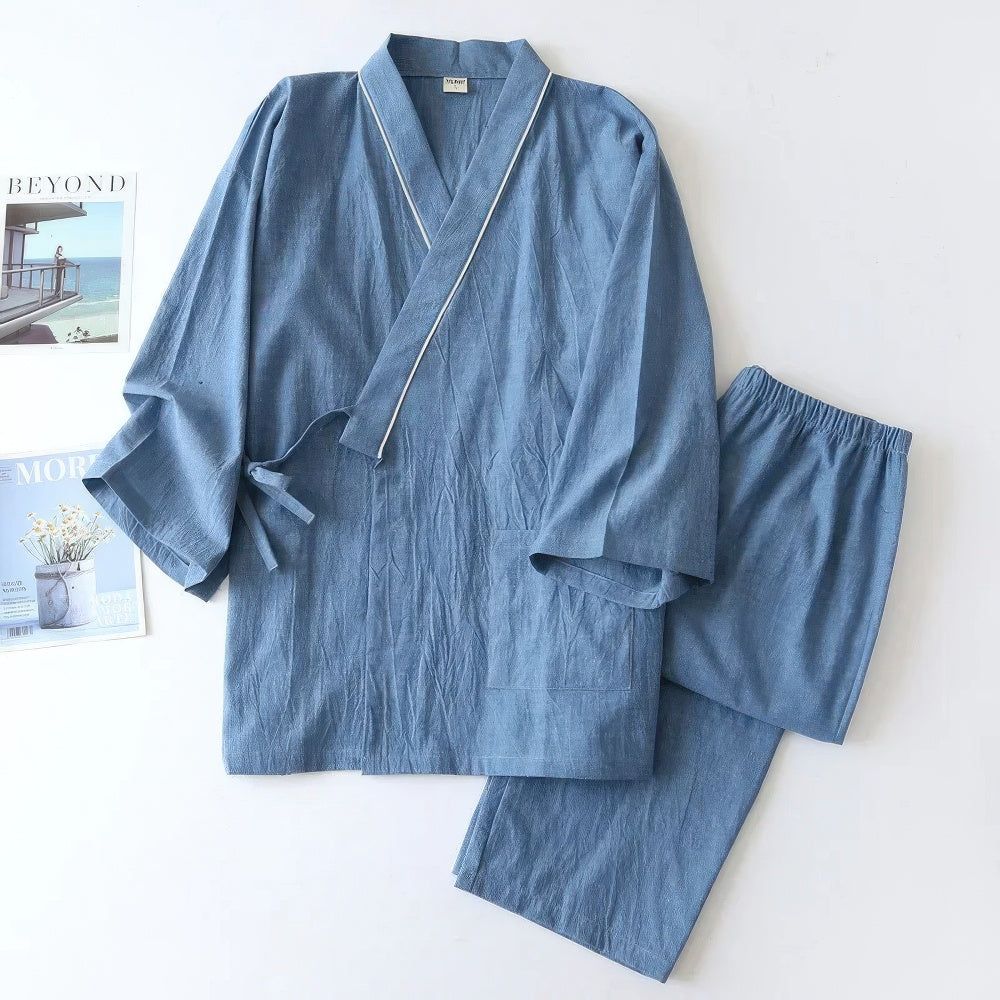 Tenue de détente en lin bleu, style kimono, avec haut à manches longues et pantalon assorti. Confortable et élégant pour la maison.
