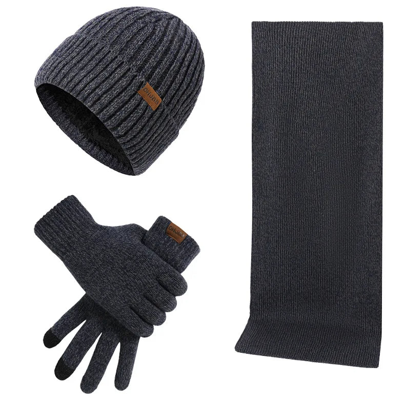 Ensemble d'hiver en tricot gris foncé comprenant un bonnet, une écharpe et des gants. Accessoires chauds et élégants pour homme ou femme.