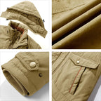 Veste d'hiver beige pour homme avec capuche amovible, doublure en fourrure, poches zippées et boutons-pression. Idéale pour temps froid.