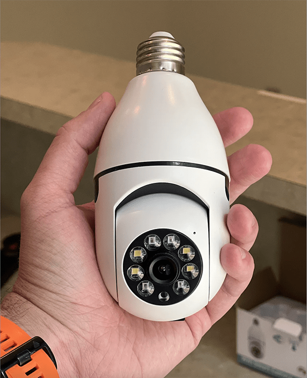 SafeSecure – Caméra de Surveillance Intelligente avec Lumière & Zoom