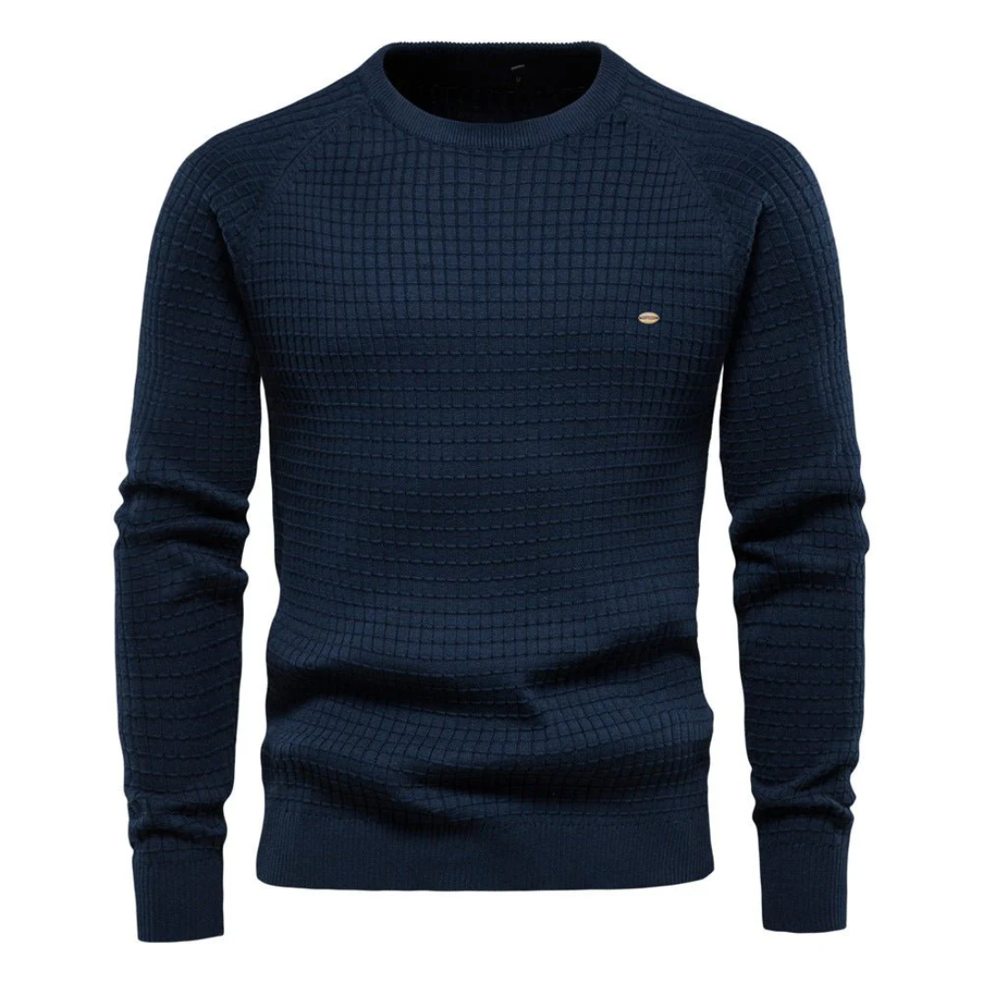Pull bleu marine en maille texturée, col rond, manches longues, idéal pour l'hiver. Mode homme élégante et confortable.